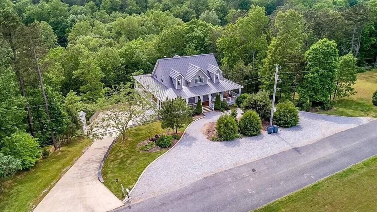 Waterloo House | Gorgeous custom built house overlooking Pickwick Lake