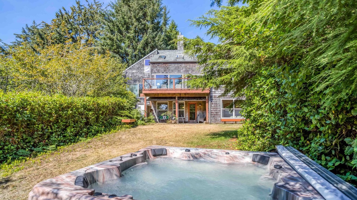 Otter Rock House | Gorgeous Custom Home with Ocean Views