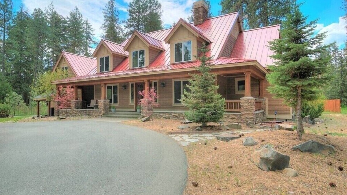 Cle Elum House | Gorgeous custom home w/soaring ceilings near Cle Elum River - hot tub