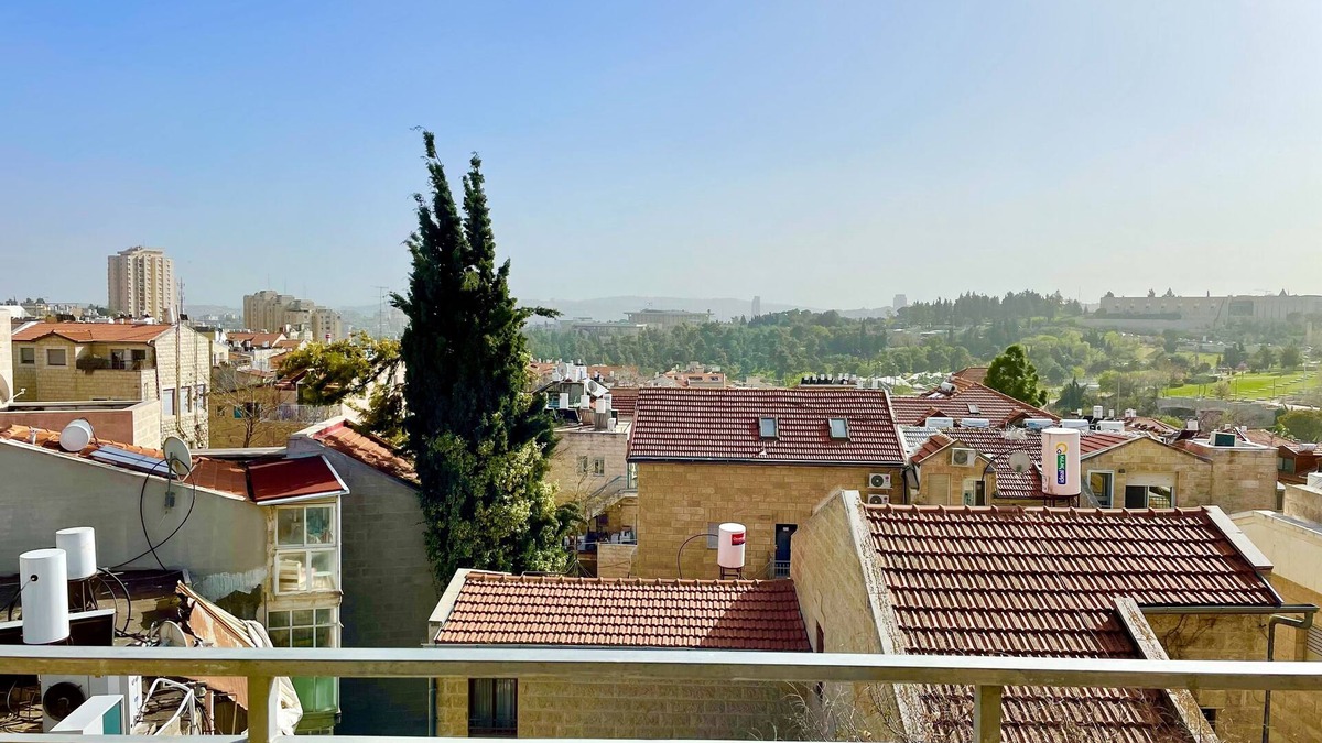 Nachlaot Apartment | Gorgeous duplex in heart of Jerusalem