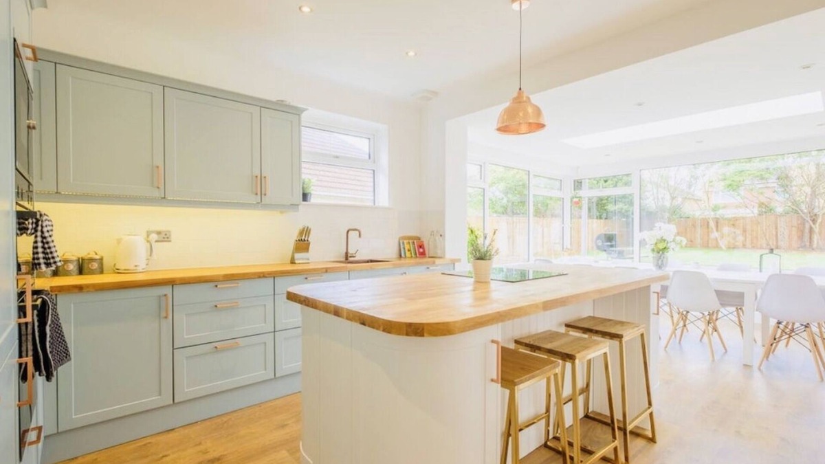 New Forest District Cabin | Gorgeous family Chalet, Sleeps 12 Coast & New Forest