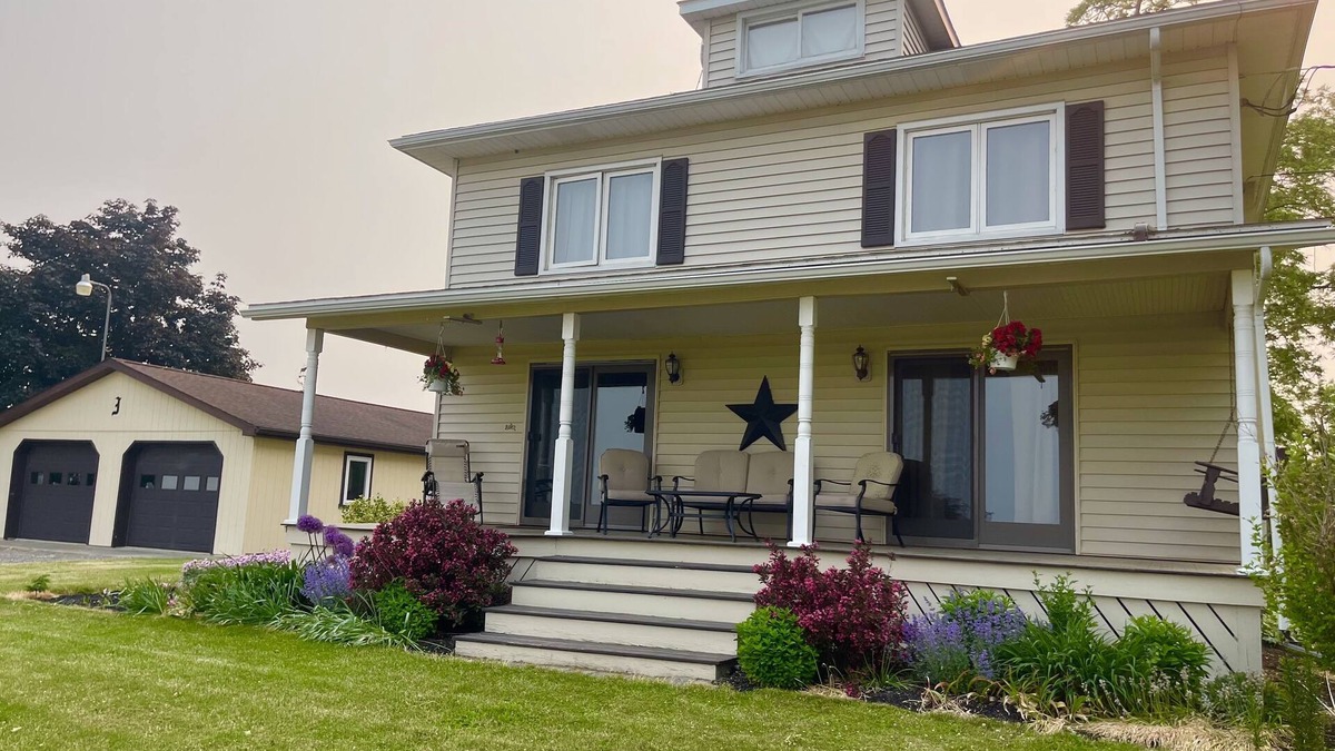 Town of Torrey House | Gorgeous Farmhouse with lake view