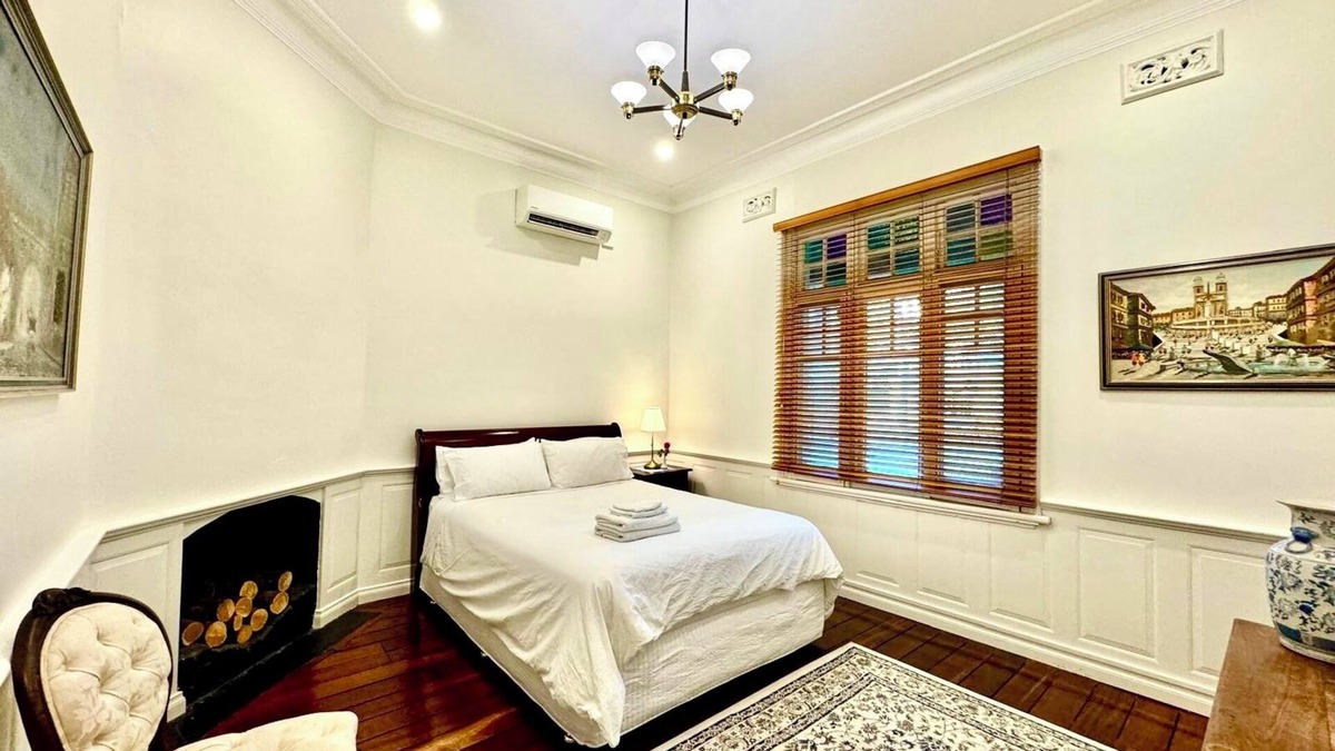 West Perth House | Gorgeous Federation style home in West Perth house with wifi & free parking