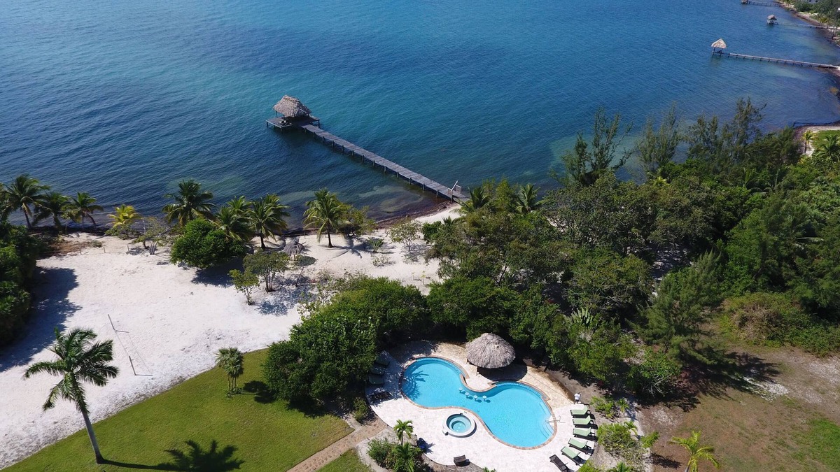 Cocoplum Condo | Gorgeous First Floor Beachfront Condo with Kayaks