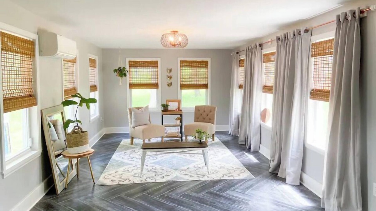 Pontiac House | Gorgeous, Fully Remodeled Open Floor-Plan!
