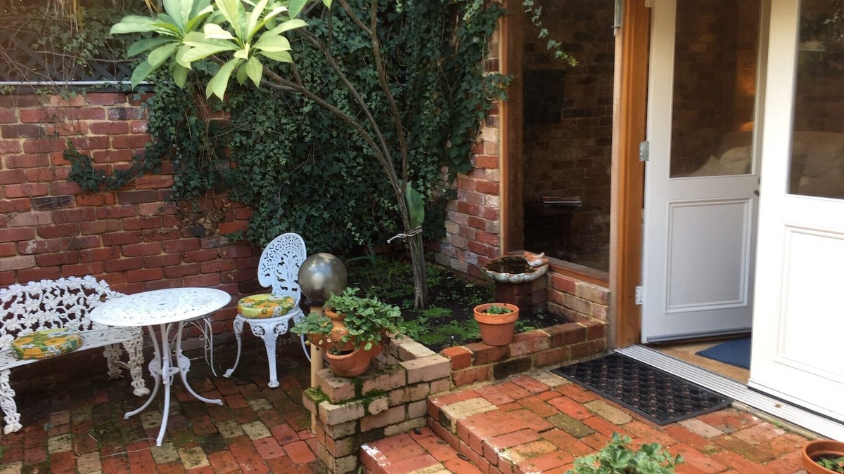 Subiaco Apartment | Gorgeous garden studio 2 mins from the heart of Subiaco