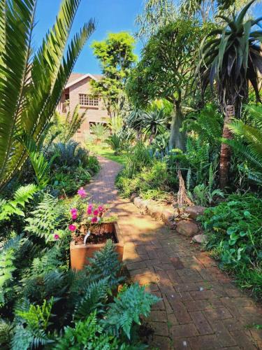 Winston Park Apartment | Gorgeous Garden Villa 2