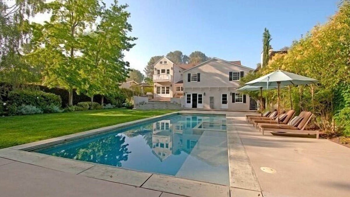 Toluca Lake House | Gorgeous Gated Home with pool in exclusive neighborhood