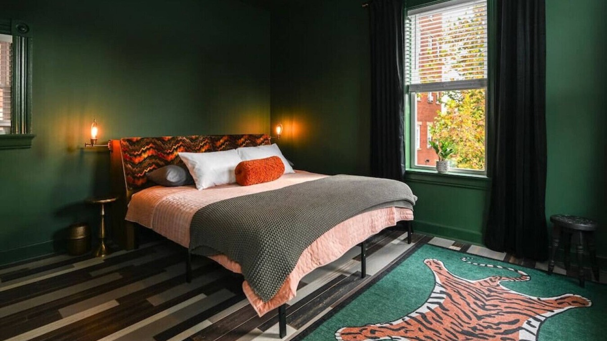 East Walnut HIlls Apartment | Gorgeous Gem in Heart of Hills