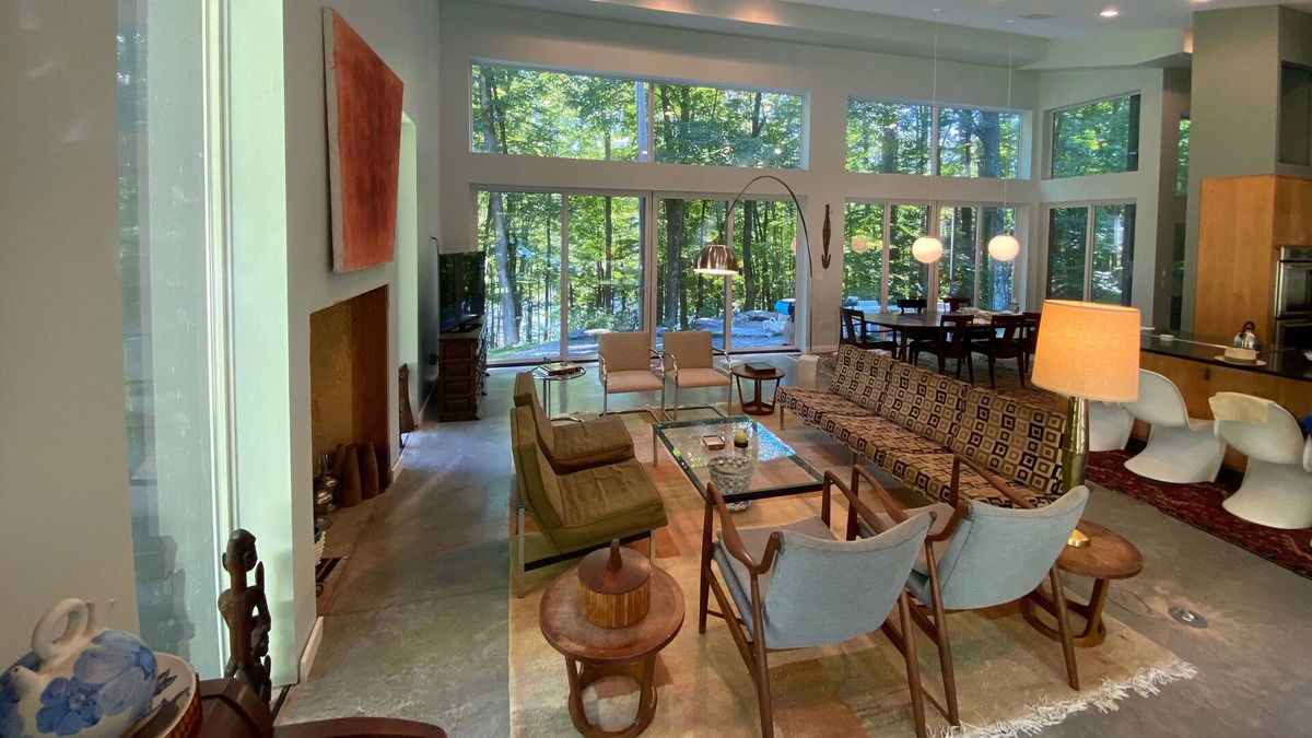 Damascus House | Gorgeous Glass 3 Bedroom, 2 Bath Riverfront Home