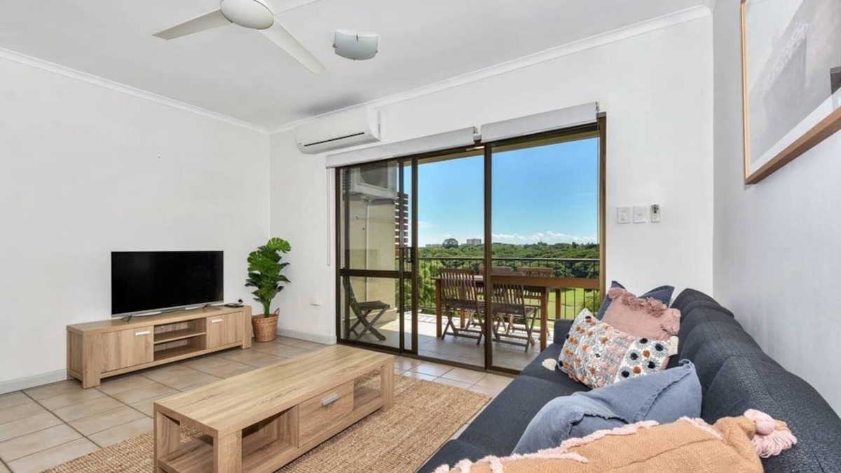 The Gardens Apartment | Gorgeous Golf Course views from top floor