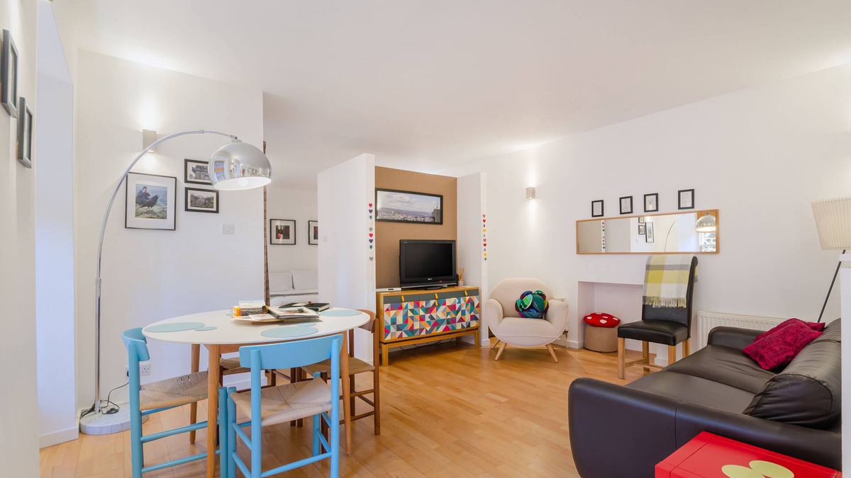 Old Town Apartment | Gorgeous Grassmarket Apartment! In quiet & secure courtyard in central Old Town