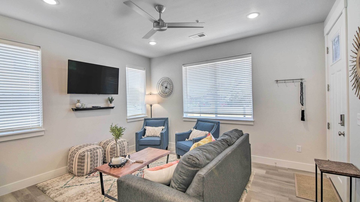 Greeley House | Gorgeous Greeley Getaway - Close to Parks!