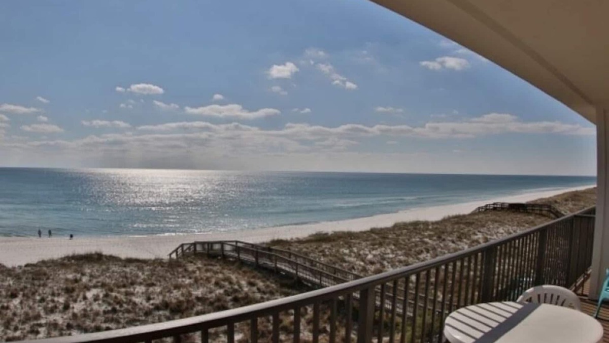 Navarre Beach Condo | Gorgeous Gulf Front Beach Oasis - Emerald Surf #302