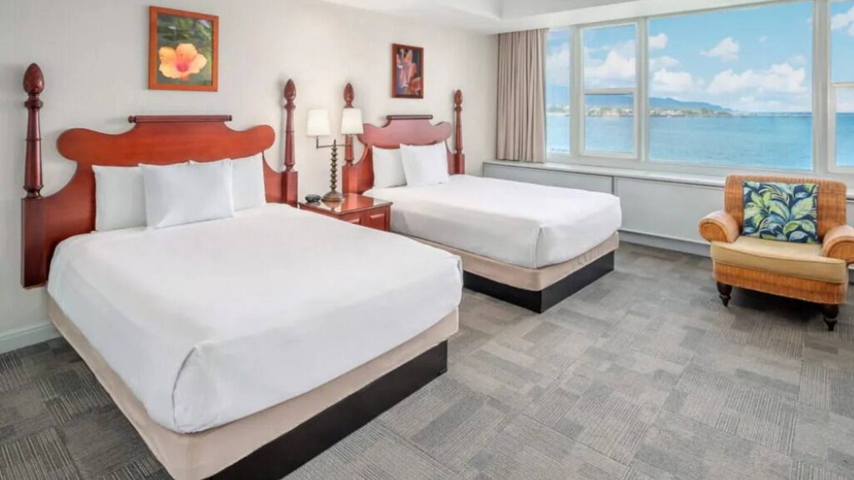 Kahului Hotel | Gorgeous Hawaii Property! Two Lovely Ocean Front Rooms | Family Escape