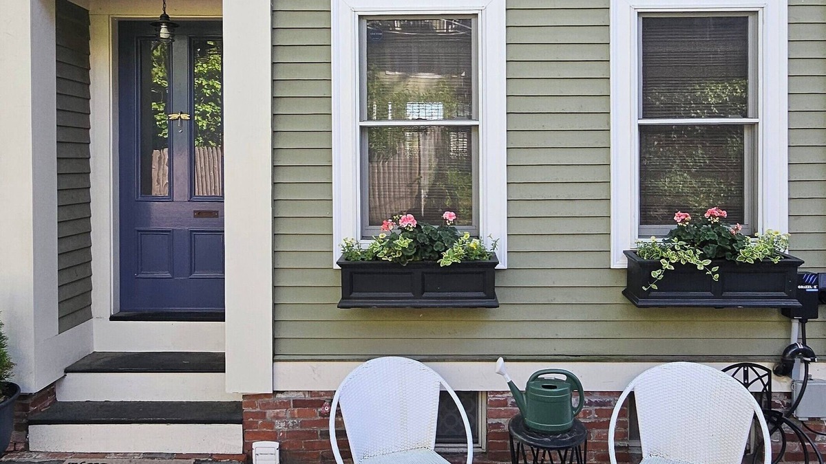 Medford Street - The Neck House | Gorgeous High End Charlestown Home -Hot Tub on Rooftop Deck, Trampoline & More!