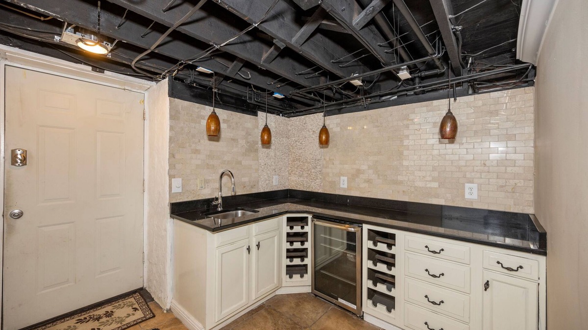 Westwood House | Gorgeous Historic Home on Cincinnati’s West Side! Close to All Major Attractions