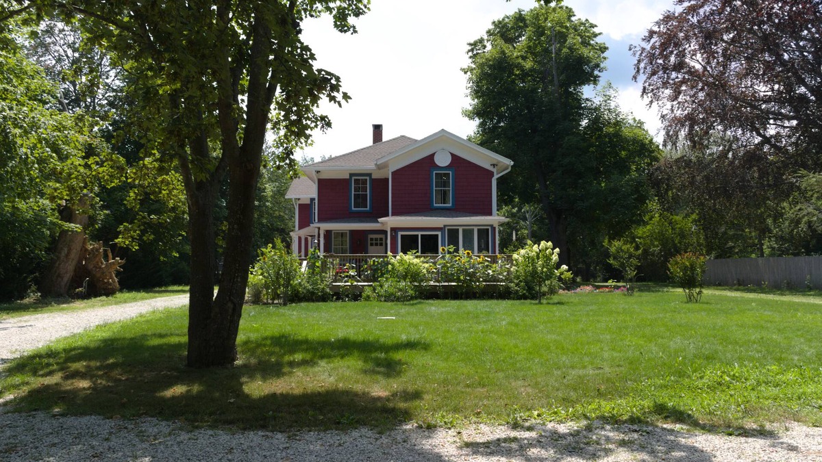 Peconic House | Gorgeous Historical 6 bdrm House close to vineyards and breweries,