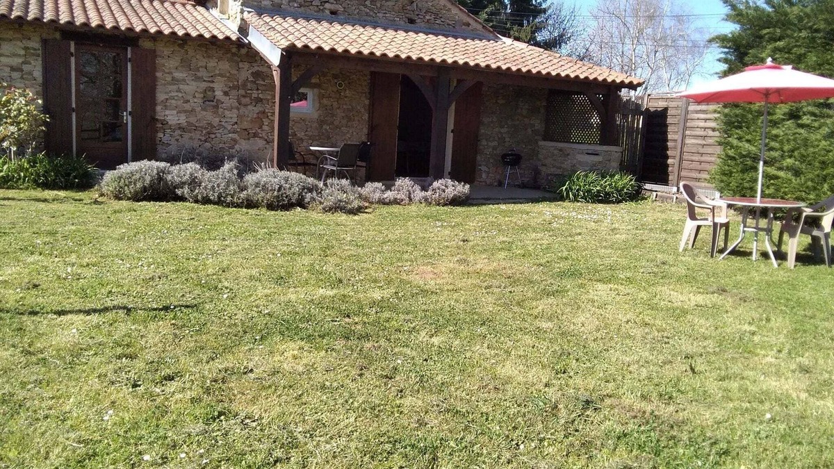 Loubejac House | Gorgeous Holiday Home in Loubejac with Garden