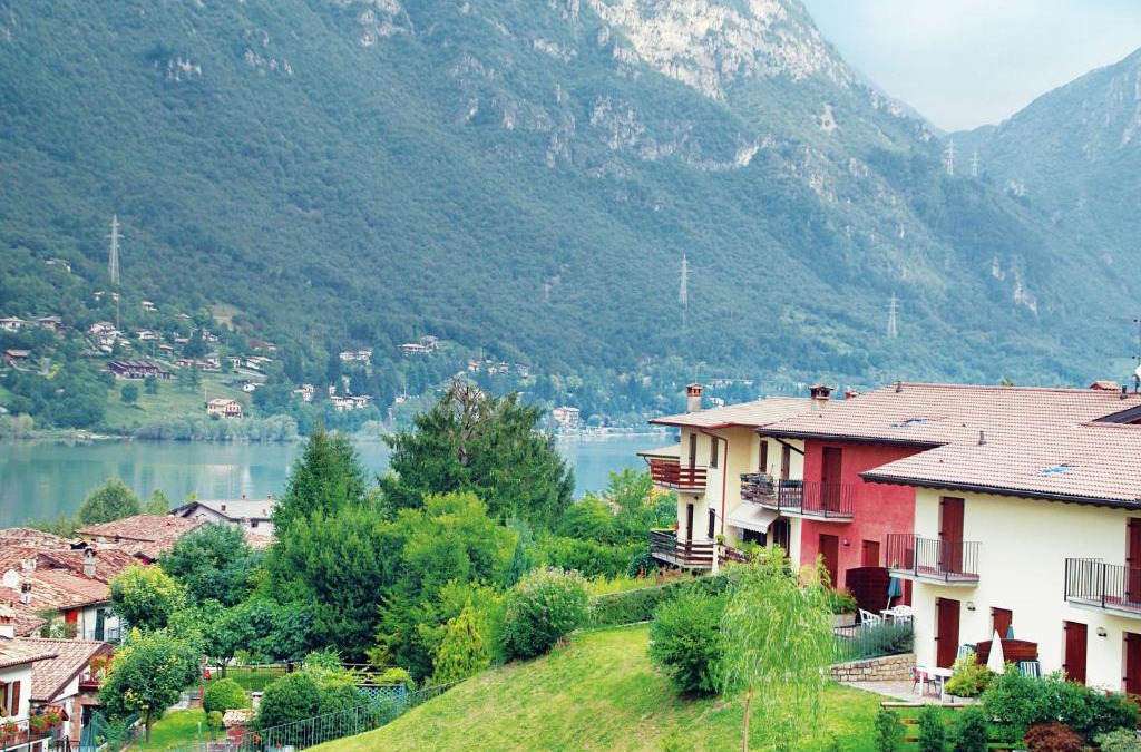 Crone House | Gorgeous Holiday Home near Idro with Private Terrace