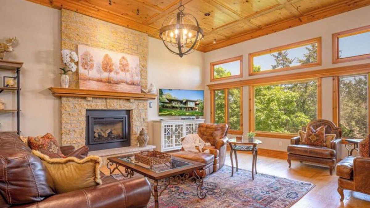 The Galena Territory House | Gorgeous Home- Hot Tub & Pool Table
