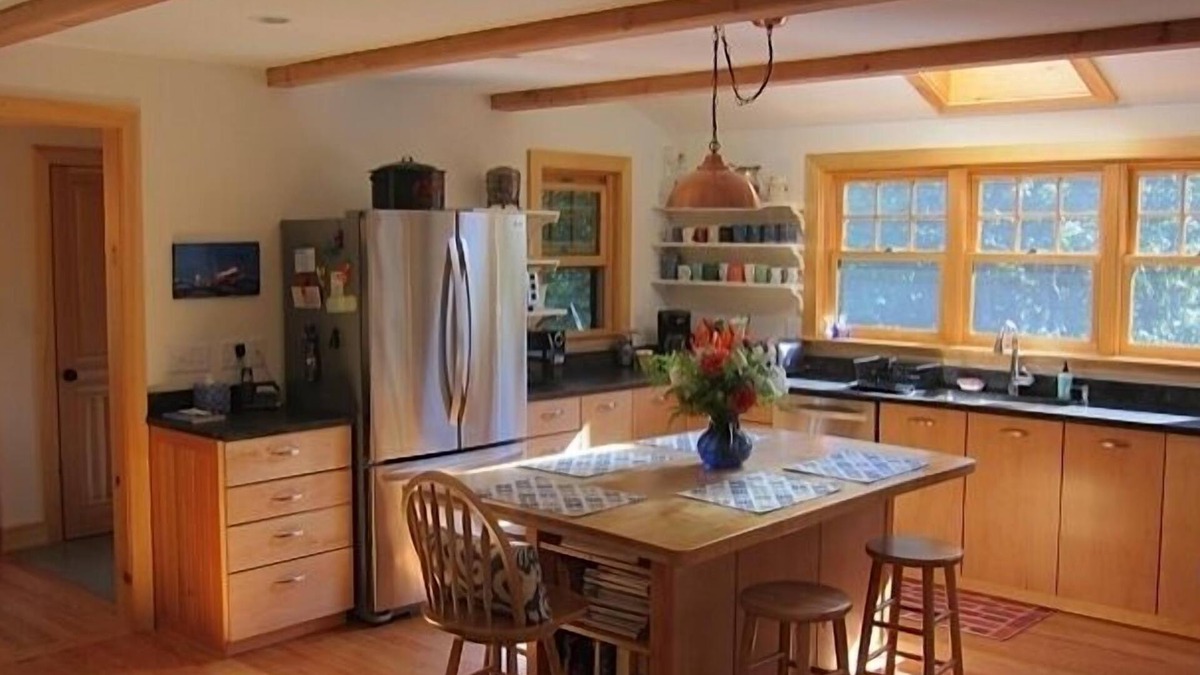 Aquinnah House | Gorgeous Home in Aquinnah, Walk to the Beach, AIR CONDITIONING