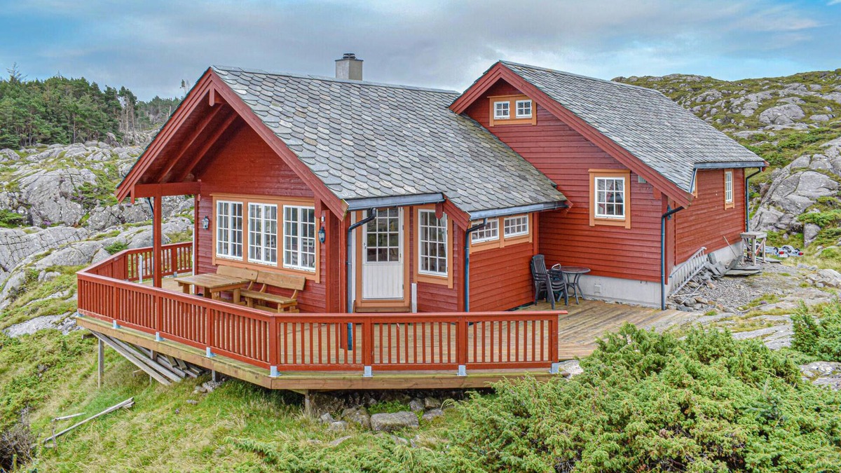 Selbjorn House | Gorgeous home in Bekkjarvik with WiFi