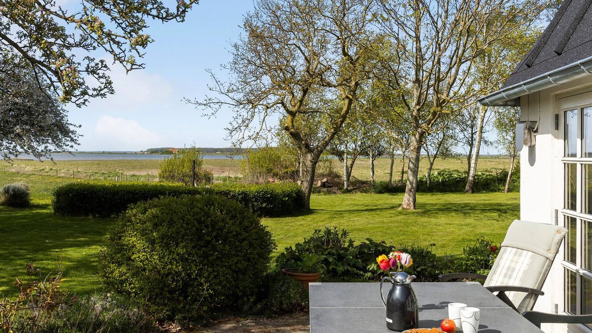 Bogense House | Gorgeous home in Bogense with kitchen