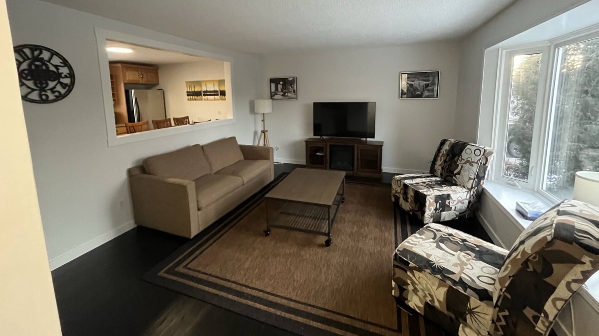 Northwest Calgary House | Gorgeous Home in Bowness!