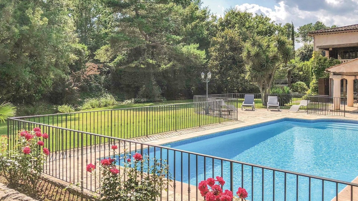 Callian House | Gorgeous home in Callian with kitchen