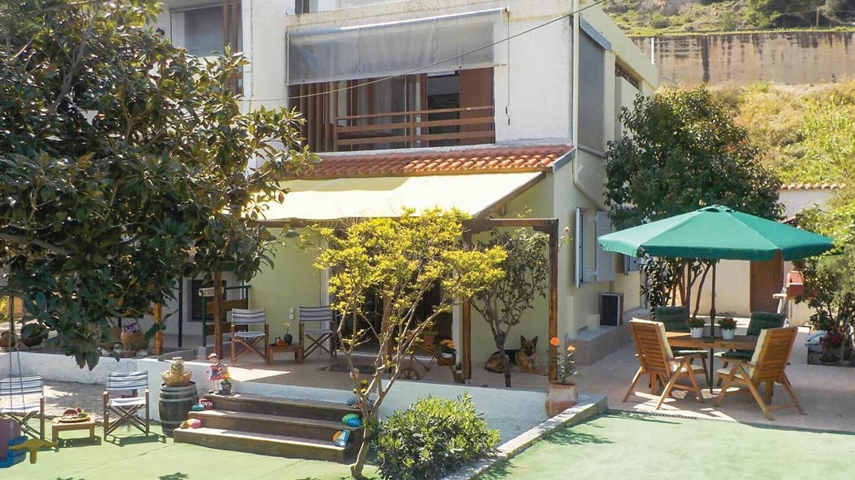 Egira House | Gorgeous home in Derveni with kitchen