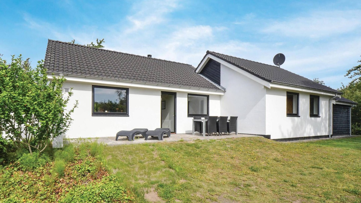 Lyngsbæk Strand House | Gorgeous home in Ebeltoft with sauna