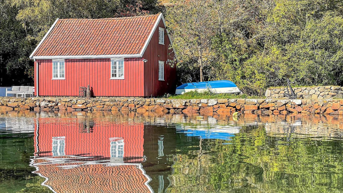 Farsund House | Gorgeous home in Farsund with kitchen