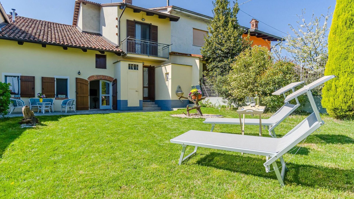 Ferrere House | Gorgeous home in Ferrere with kitchen