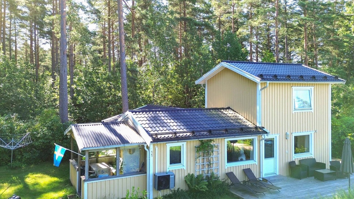 Tamta House | Gorgeous home in Fristad with WiFi