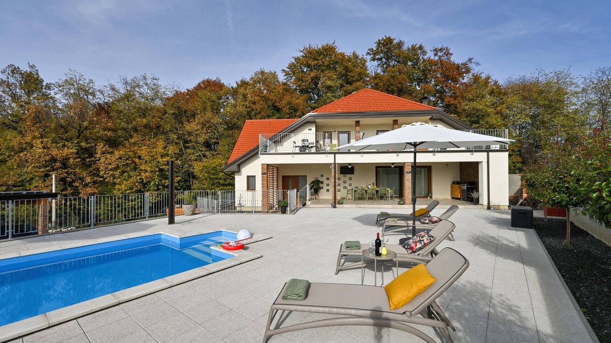 Grabrovnik House | Gorgeous home in Grabrovnik with sauna