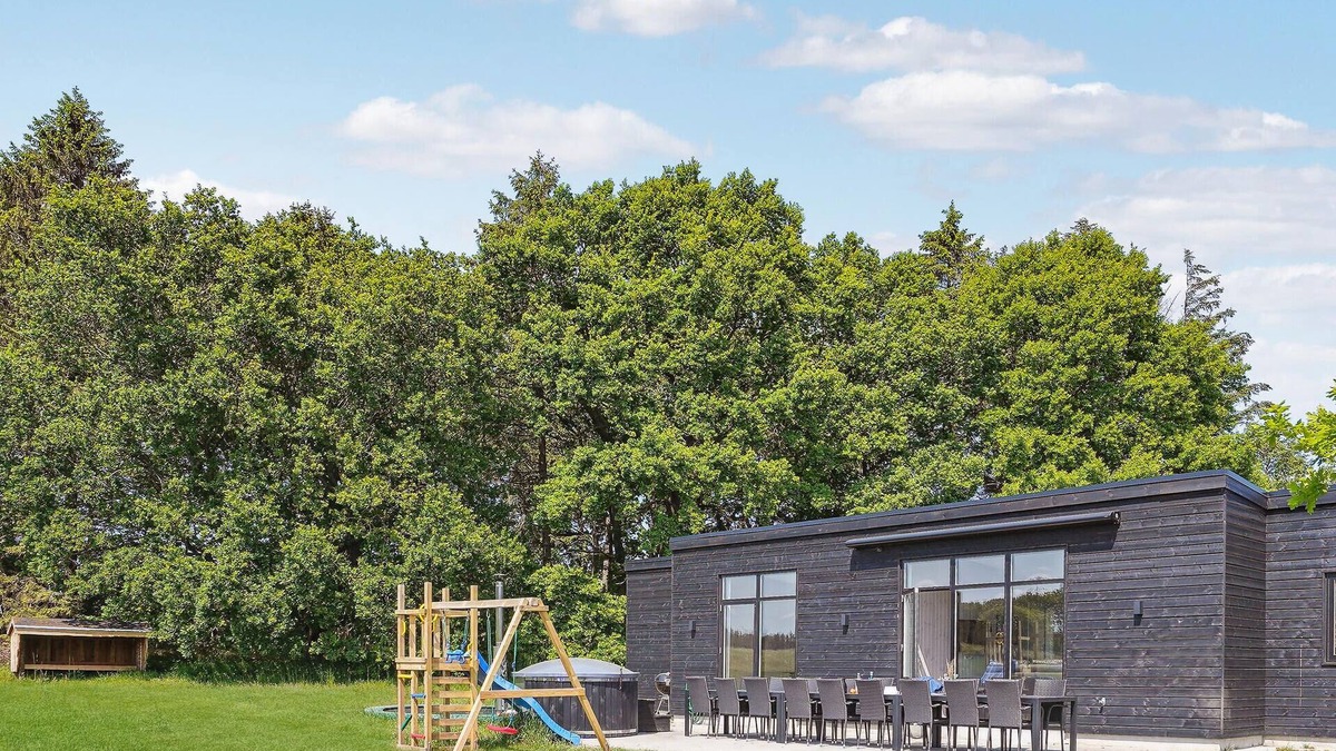 Grenaa House | Gorgeous home in Grenaa with sauna