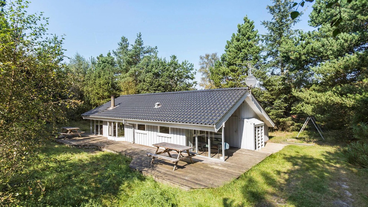 Hou House | Gorgeous home in Hals with sauna