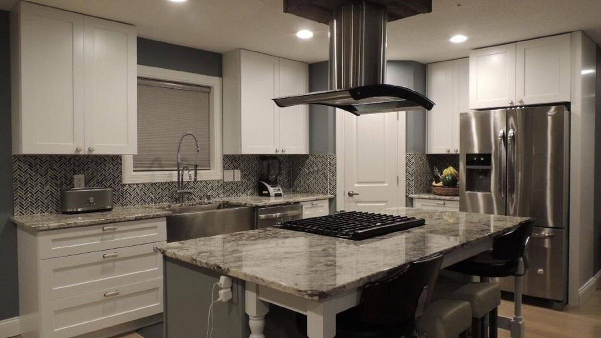 Northeast Minneapolis Arts District House | Gorgeous Home in Heart of Northeast's Art District! Just 10 min from Downtown!