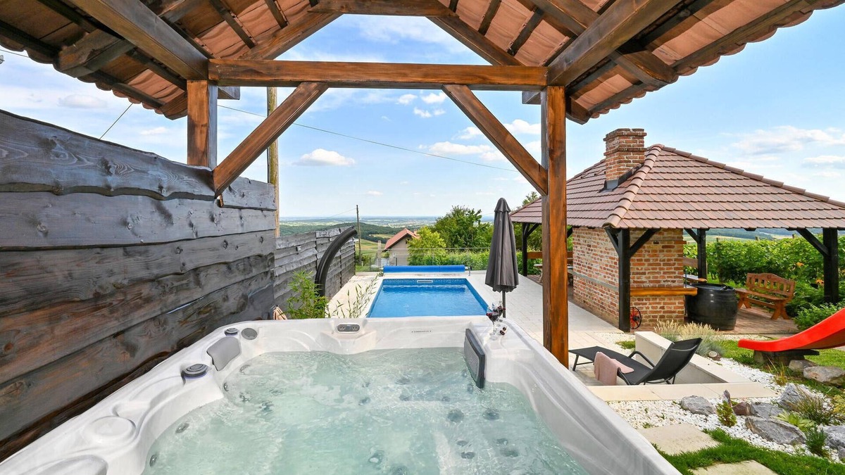 Kalnik House | Gorgeous home in Kalnik with sauna
