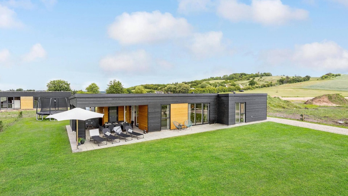 Hjarbæk House | Gorgeous home in Løgstrup with kitchen