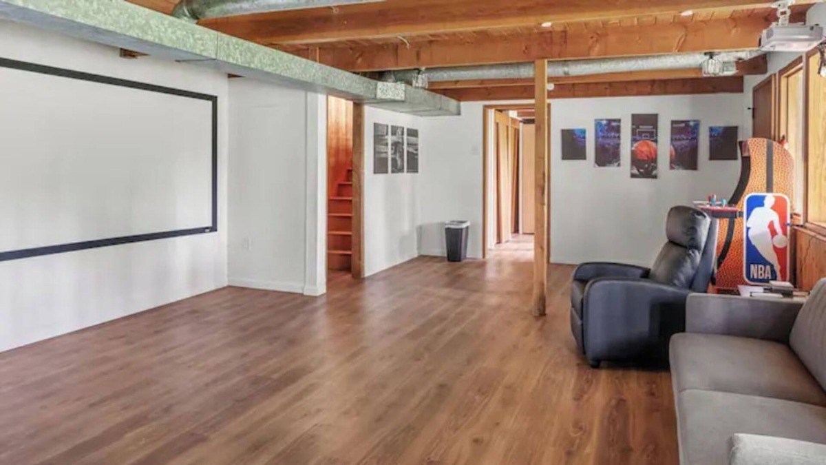 East Renton Highlands House | Gorgeous Home in Maplewood on 3/4 Acre