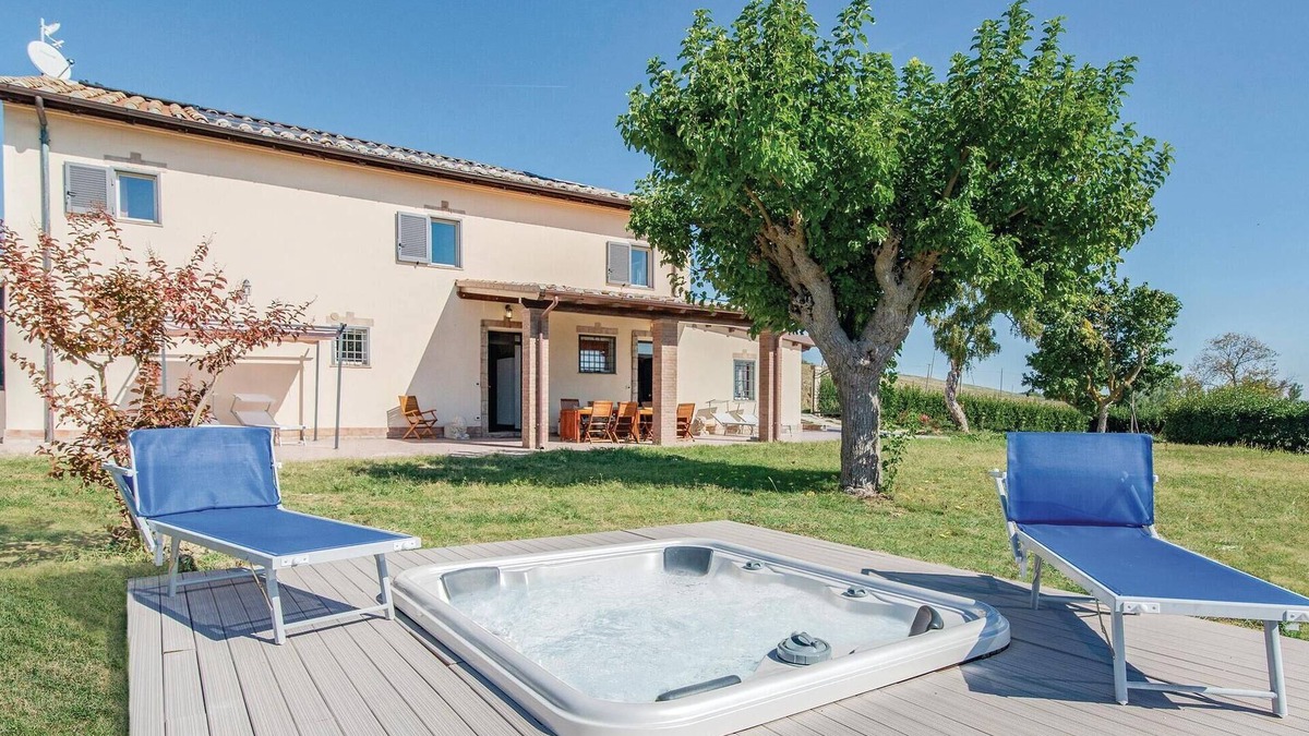 Mondavio House | Gorgeous home in Mondavio -PU-
