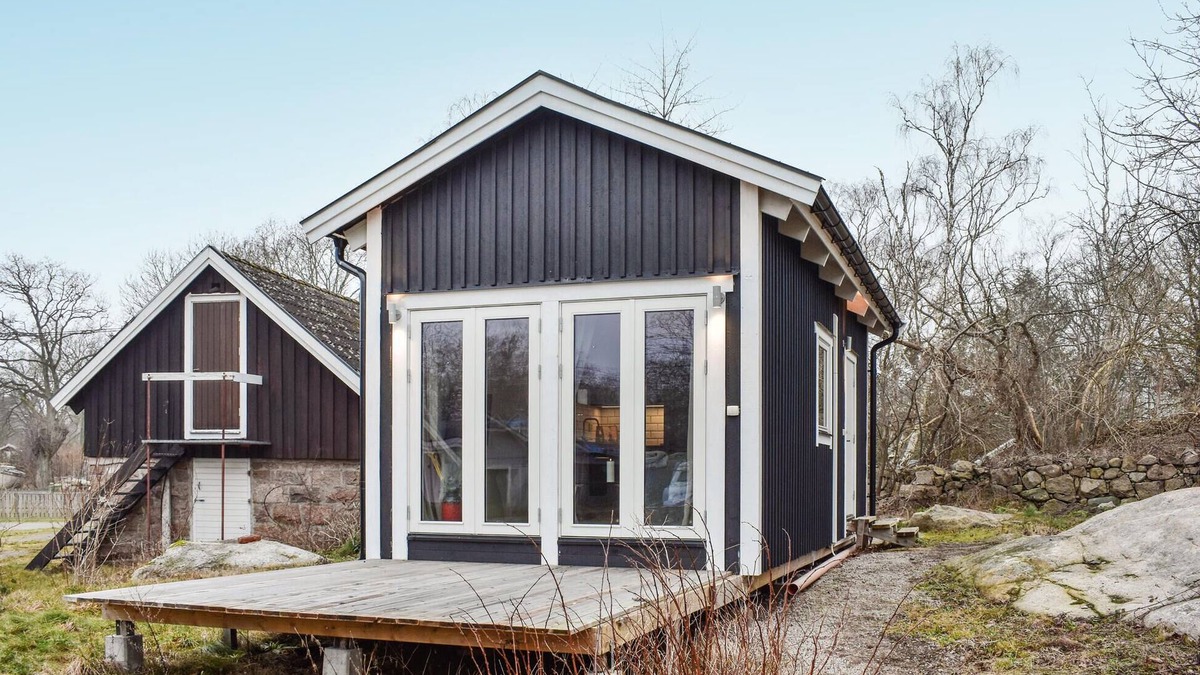 Bredavik House | Gorgeous home in Sturkö with kitchen