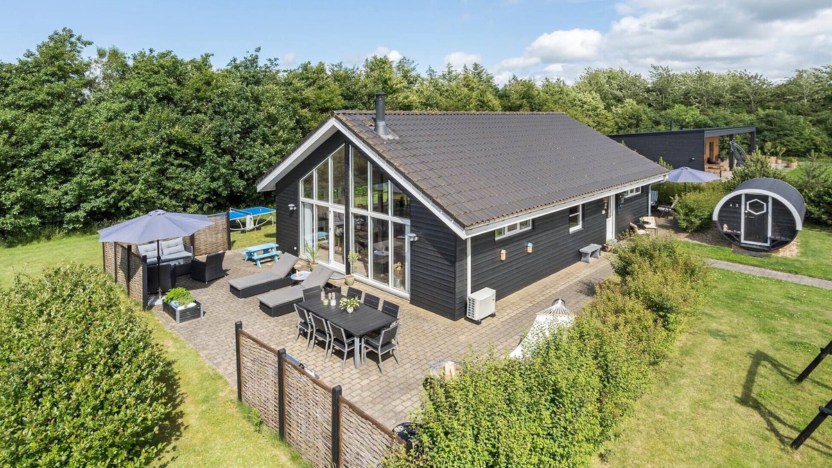 Skaven Strand House | Gorgeous home in Tarm with kitchen