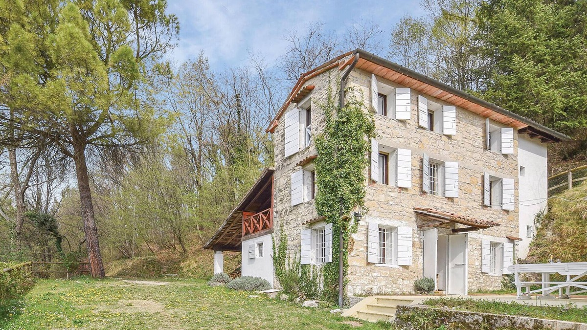 Tarzo House | Gorgeous home in Tarzo with sauna