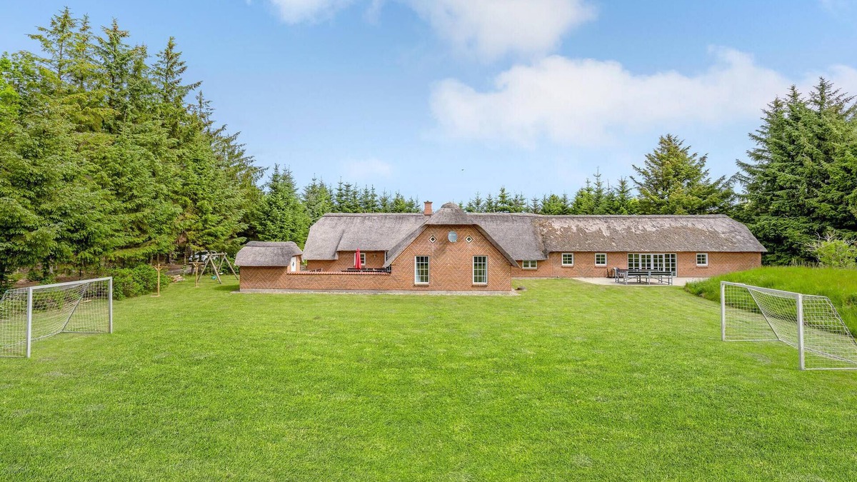Øby House | Gorgeous home in Ulfborg with sauna