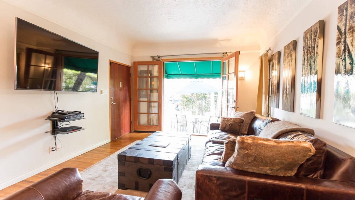 Tri-West Apartment | Gorgeous home In West Hollywood In A Wonderful Location
