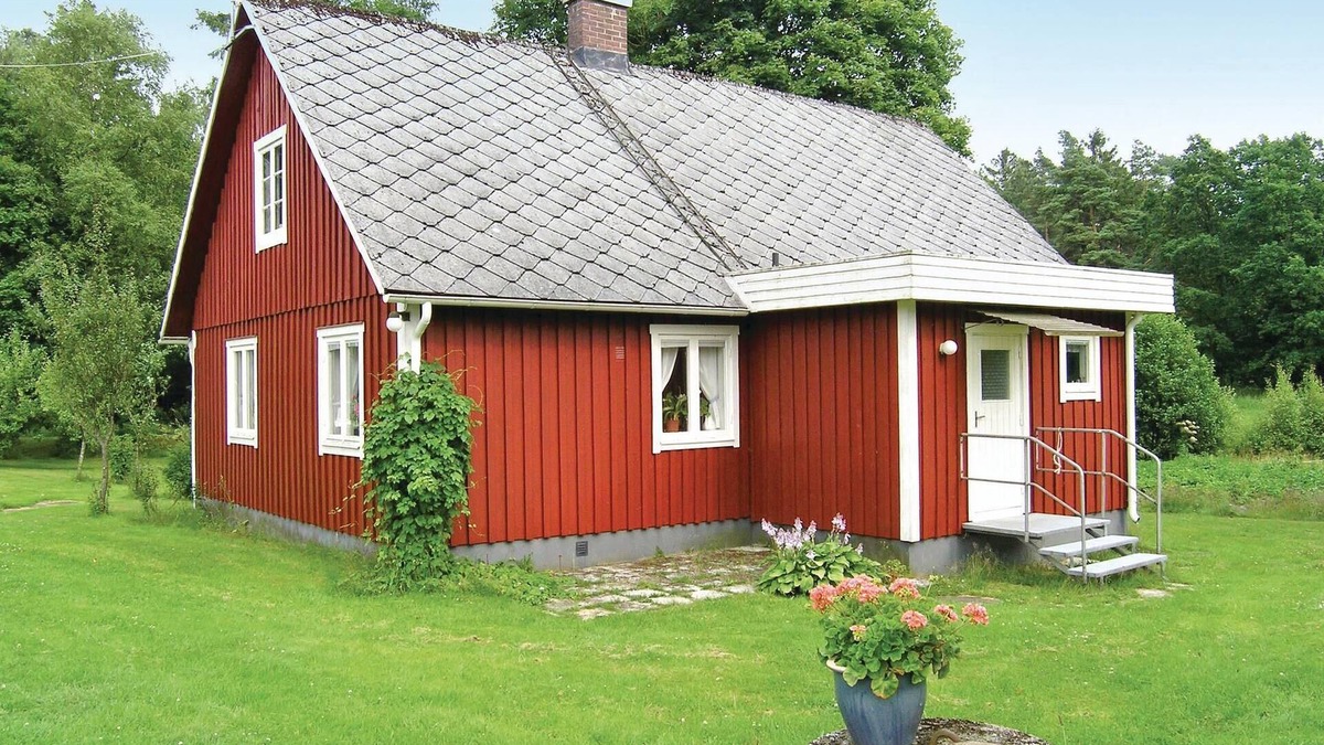 Floalt House | Gorgeous home in Våxtorp with kitchen