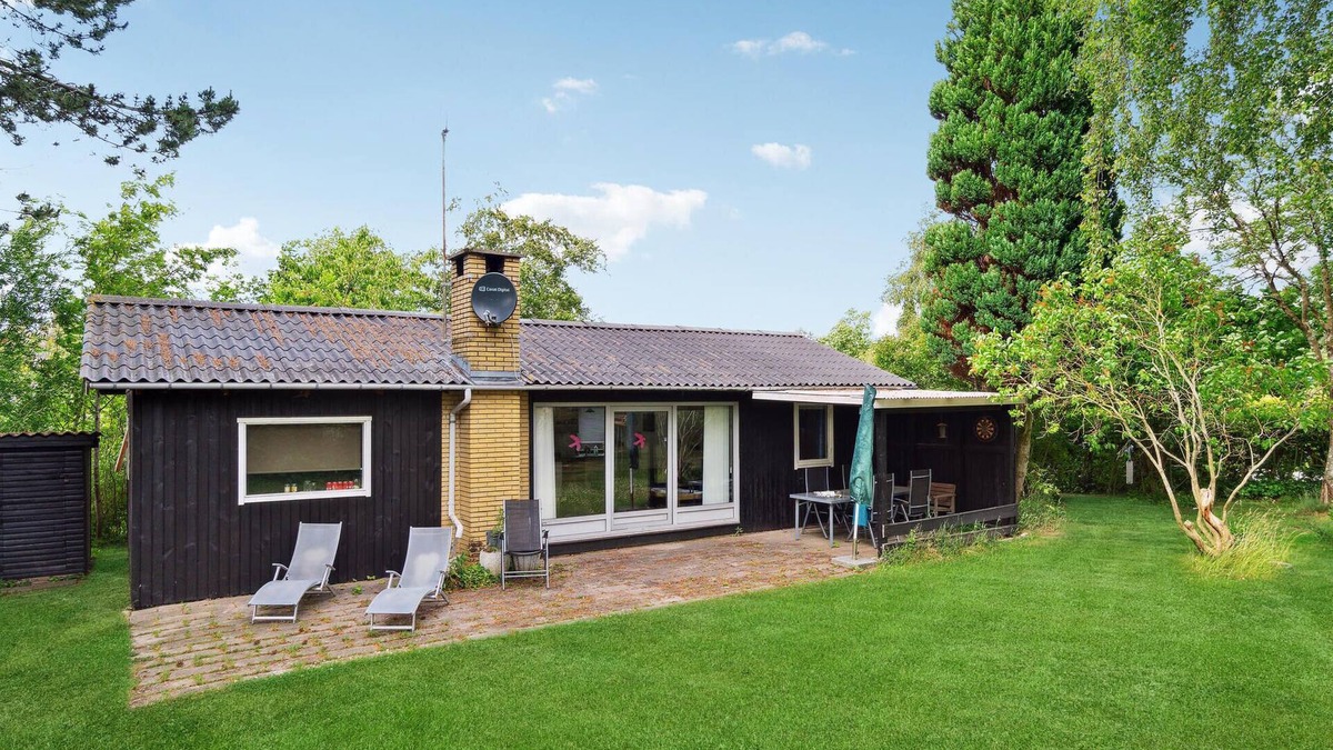Holloselund House | Gorgeous home in Vejby with kitchen